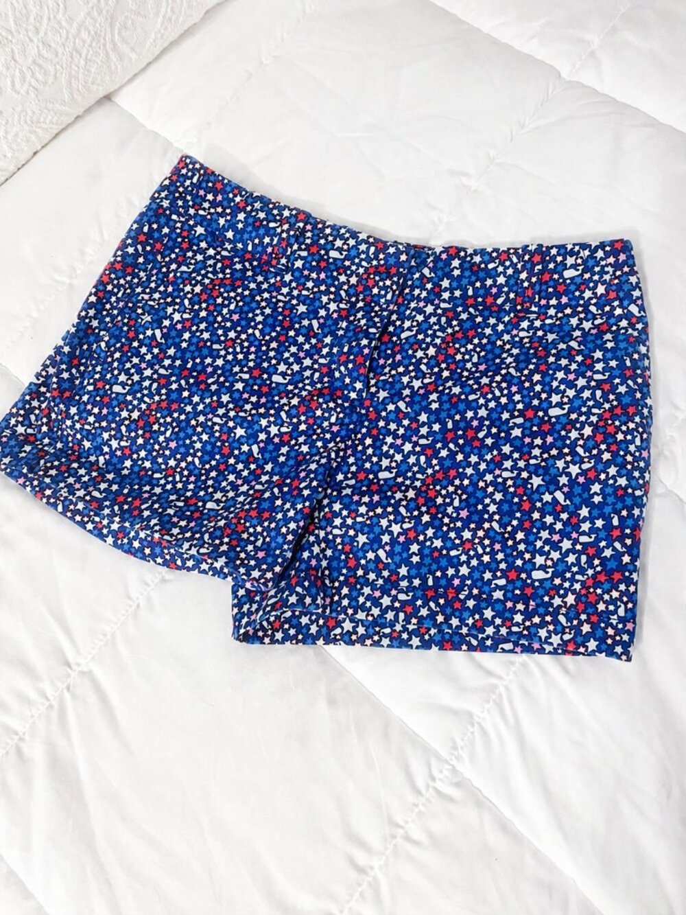 Vineyard Vines Star & Whale Print Shorts – Size 4
